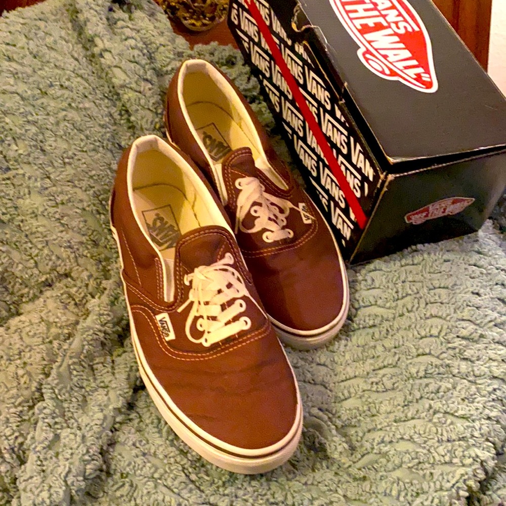 VANS women’s brown faux lace sneakers